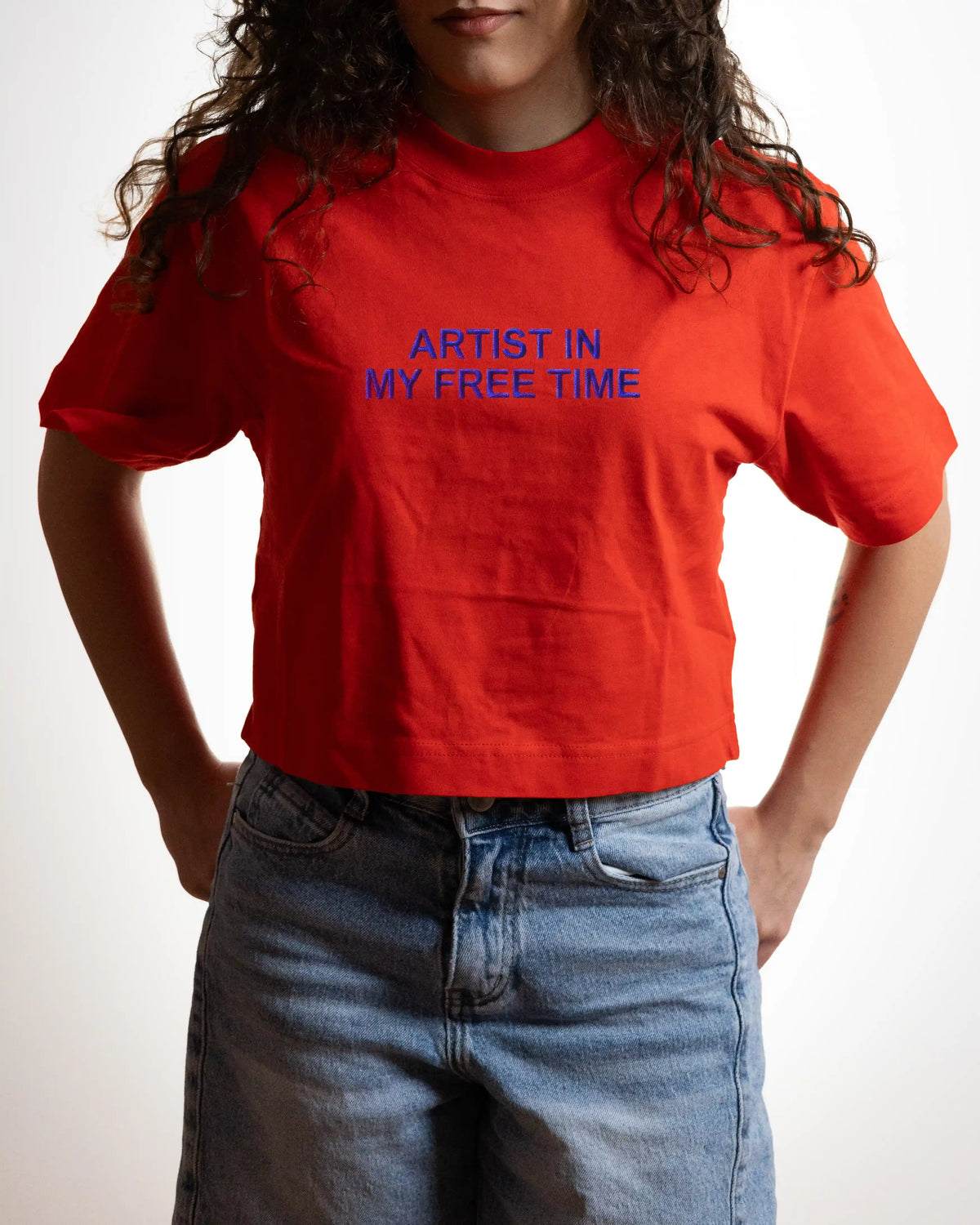 Tricou scurt pentru femei (Crop Top) - Artist