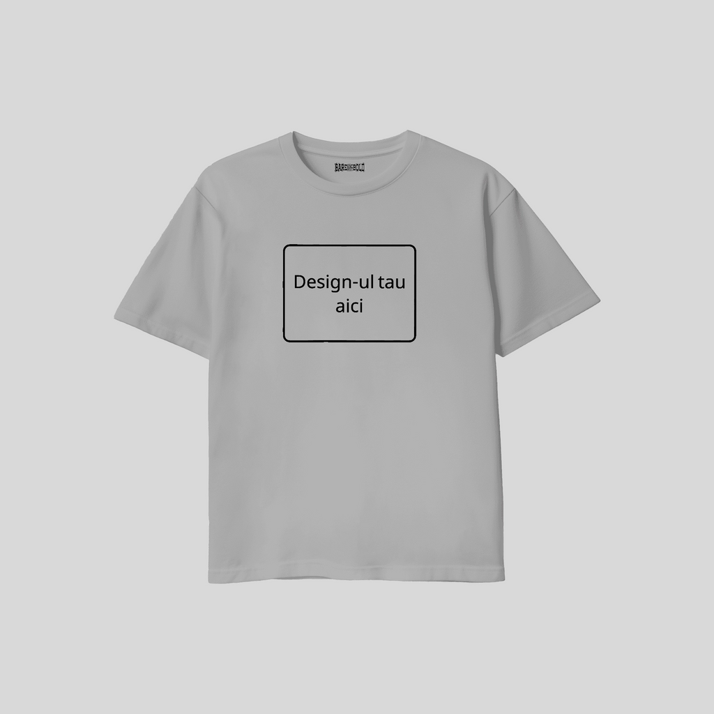 tricou gri cu loc de personalizare pe un fundal alb